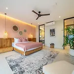 The Plaza 4Br With Pool In Bali S Eat Street