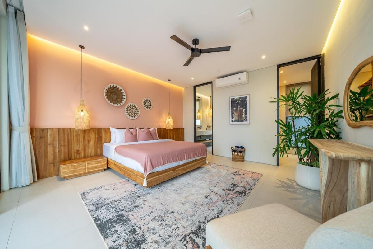 The Plaza 4br With Pool In Bali S Eat Street Villa