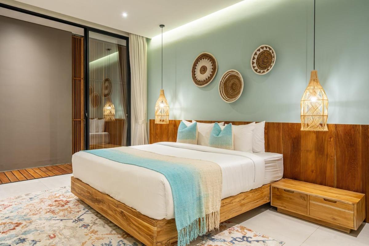 Villa The Plaza 4br With Pool In Bali S Eat Street Seminyak (Bali)