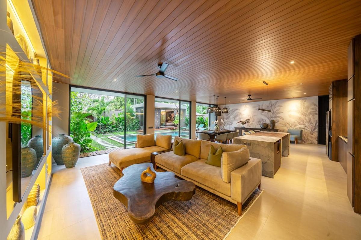 The Plaza 4br With Pool In Bali S Eat Street Villa *