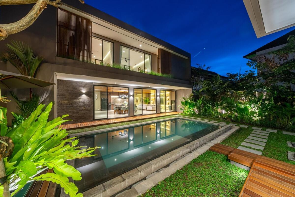 The Plaza 4br With Pool In Bali S Eat Street