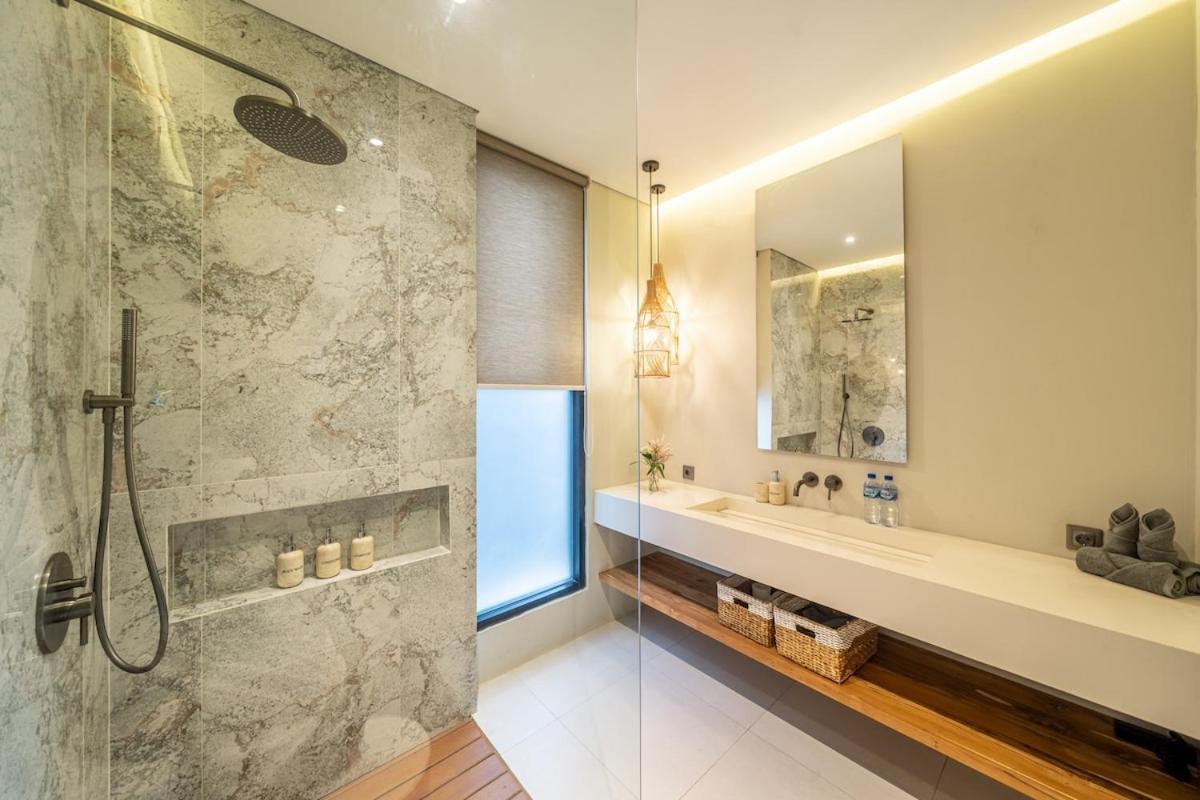 Villa The Plaza 4br With Pool In Bali S Eat Street *