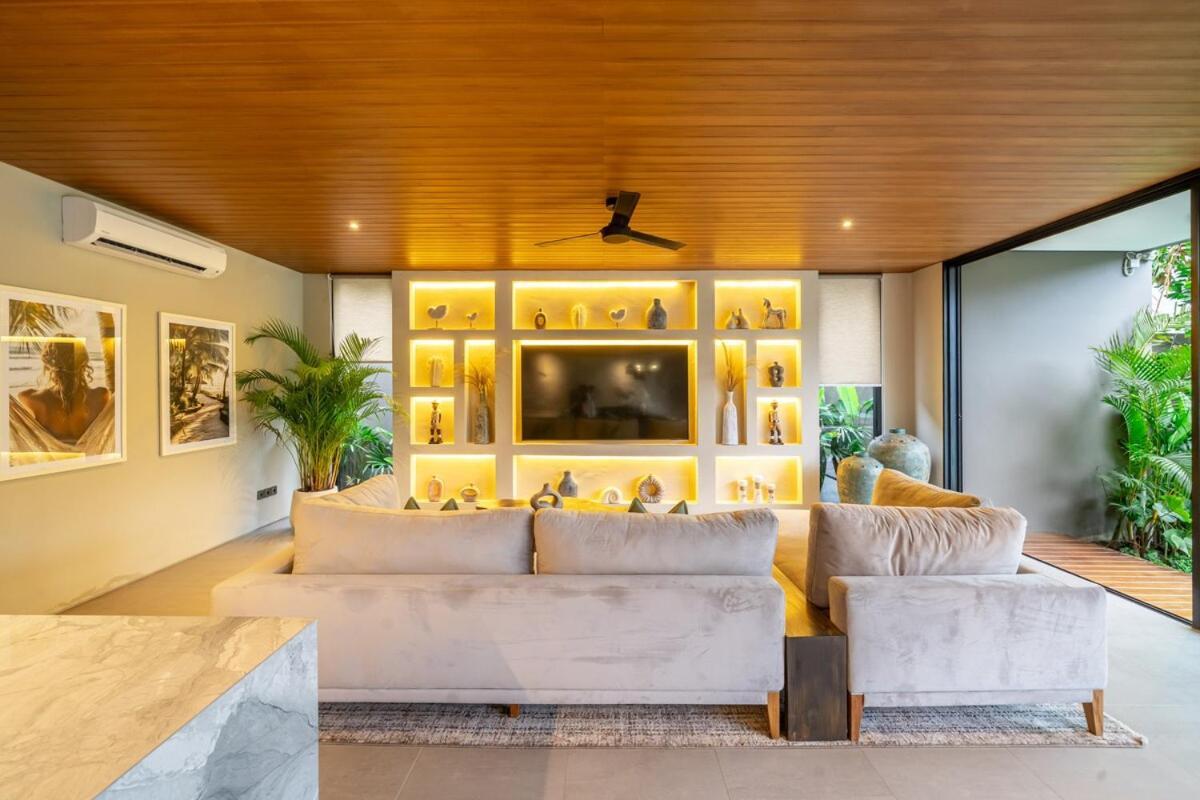The Plaza 4br With Pool In Bali S Eat Street Villa