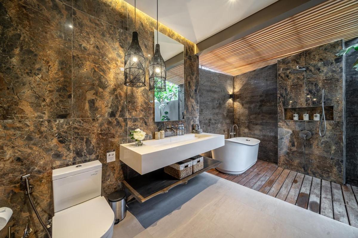 The Plaza 4br With Pool In Bali S Eat Street Villa *