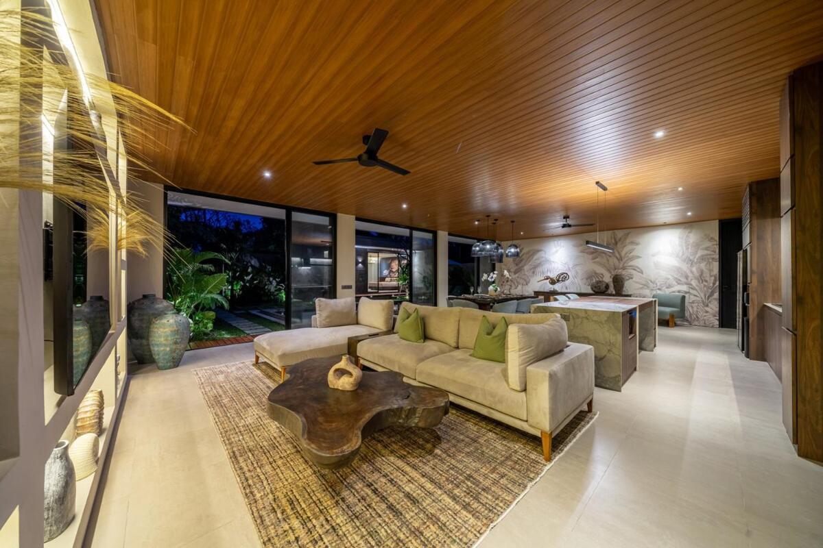 The Plaza 4br With Pool In Bali S Eat Street Villa Seminyak (Bali)